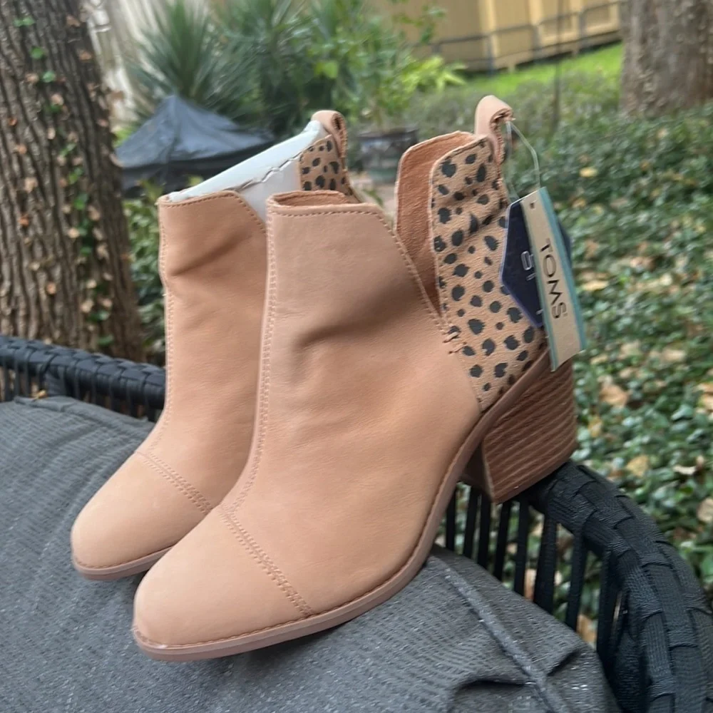 NEW TOMS Everly Women's Tan Cream Leopard Print Side Cut Slip On Ankle Boots